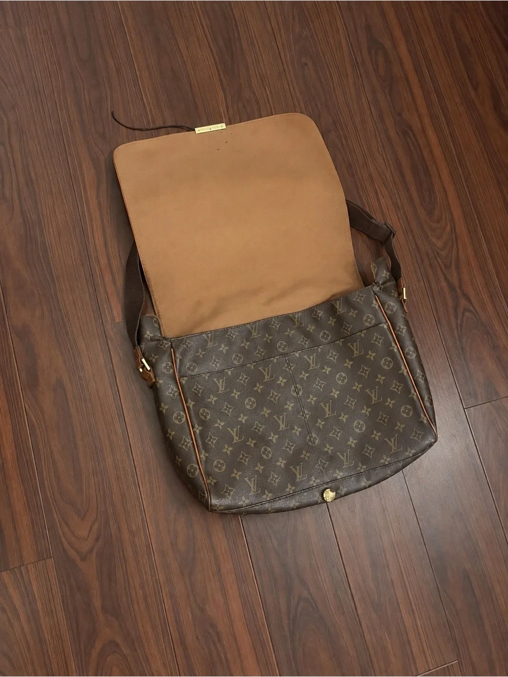 Louis Vuitton Monogram Canvas Beaubourg Messenger MM Bag